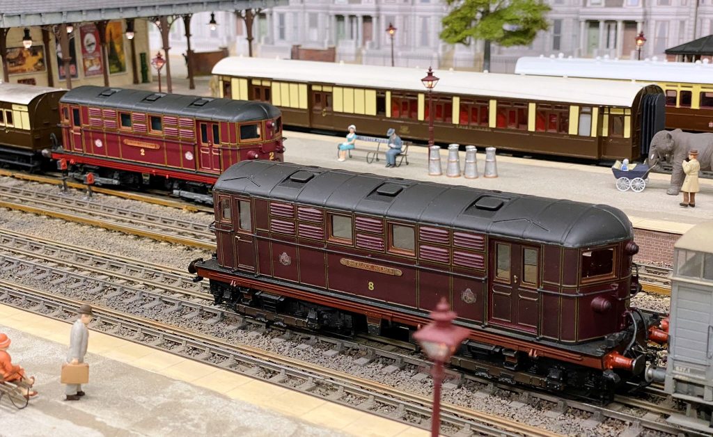 Metropolitan electric locos opn 'Kensington Addison Rd' layout